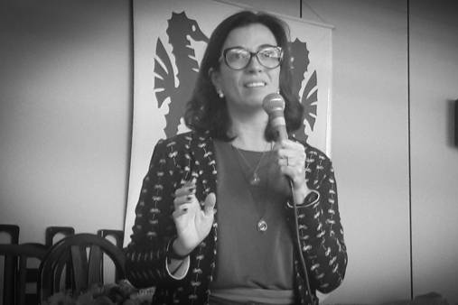 Dra Ana Claudia Arantes